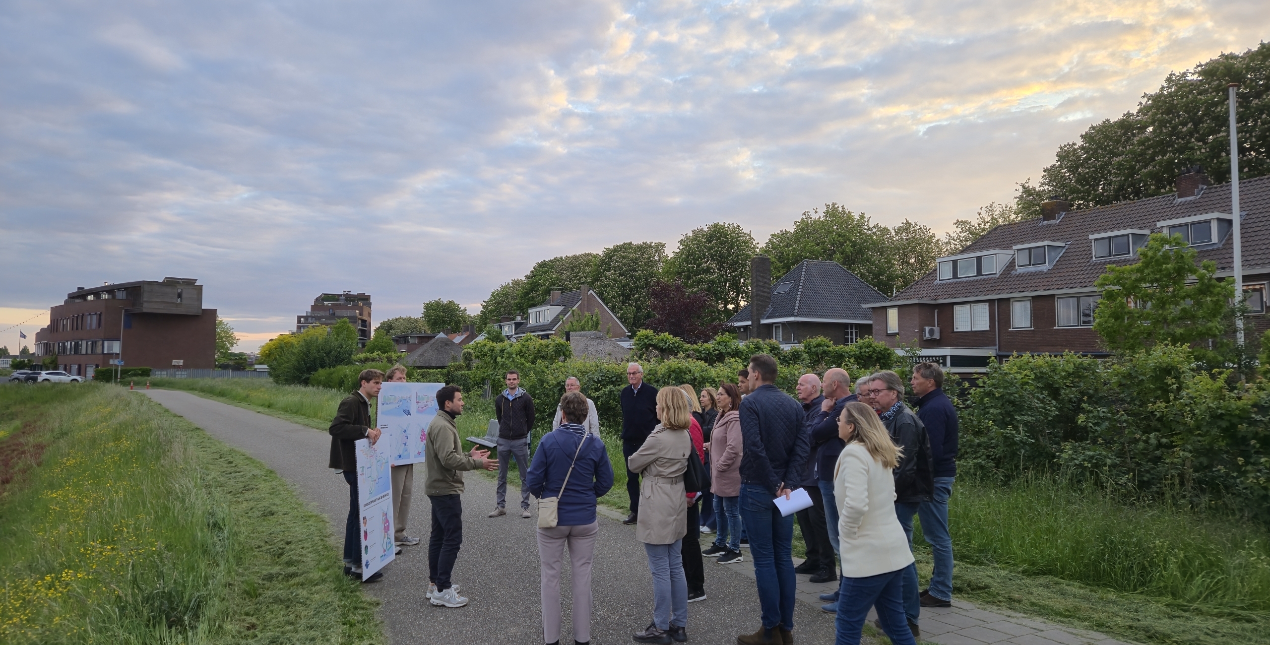 Beeldvormende sessie met de Raad: politiek meenemen in visievorming die tot stand is gekomen met participatie. 